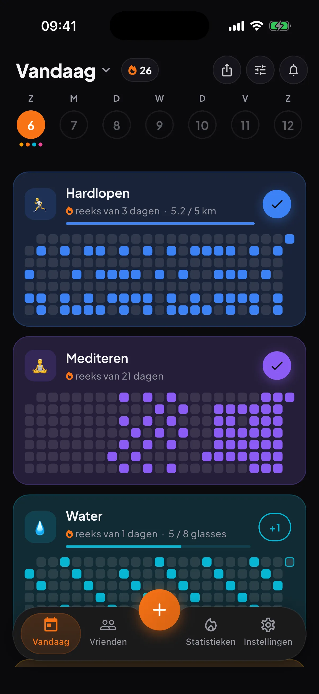 Startscherm van Aura: een reeks van 26 dagen, de weekbalk en gewoontetegels voor Hardlopen, Mediteren en Water, elk met een raster van 22 weken